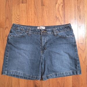 Levi Strauss stretch blue jean shorts, size women's/misses plus 16
